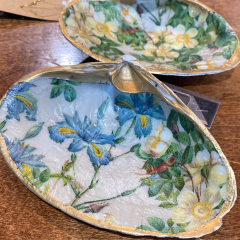 Clam Trinket Dish @muh.kaa.bruh